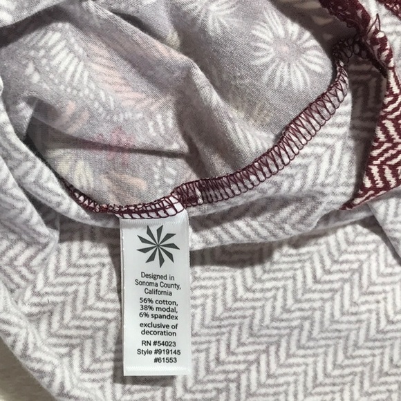 Athleta soft herringbone/flowered pattern tank top - Picture 10 of 10